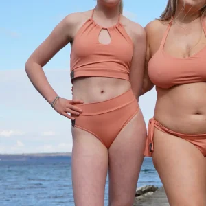 Thursday Thrills - Bikinitrosor - Rosa Korall